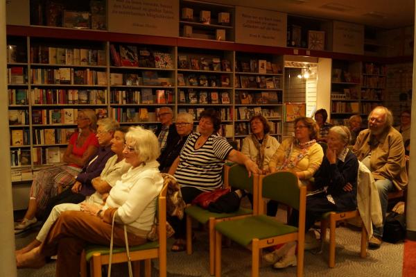 Cornelia Koepsell Las Am Gestrigen Abend In Der Buchhandlung Des